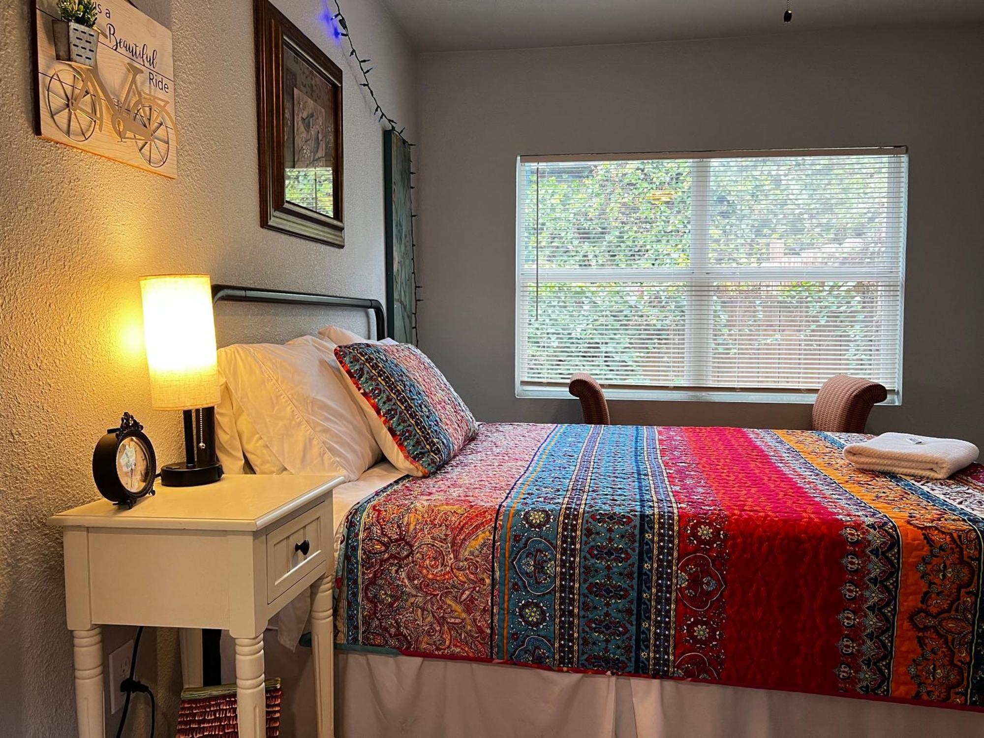 Boho Bliss- Cozy Private Room 2 Miles From Alamodome! San Antonio Exterior photo