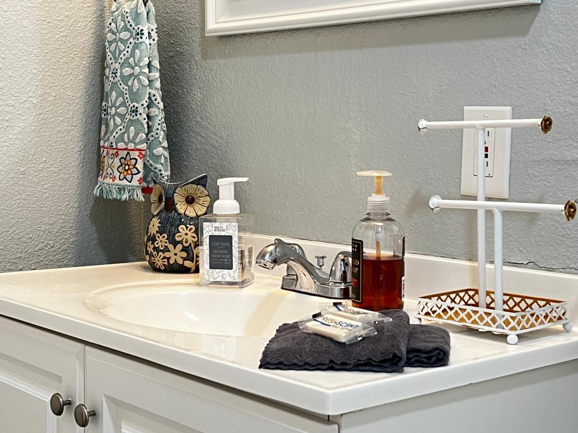Boho Bliss- Cozy Private Room 2 Miles From Alamodome! San Antonio Exterior photo